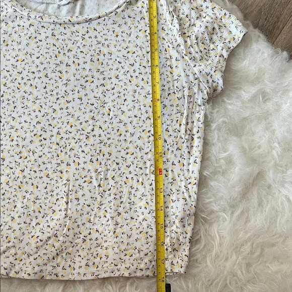 Yellow Floral Women's Short Sleeve Crop Top - Picture 4 of 4